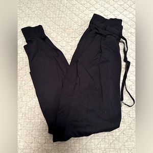 Paragon jogger, size small, black